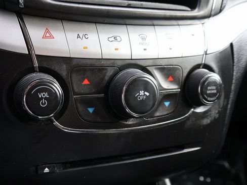 Used 2020 Dodge Journey SE w/ SE Popular Equipment Group image 37