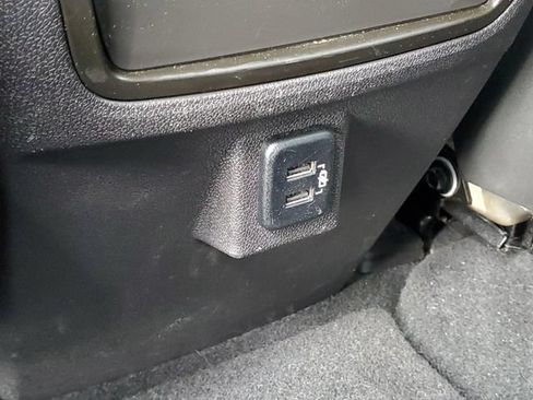 Used 2017 Chevrolet Traverse LT w/ Style and Technology Package FWD image 27