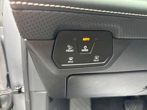 Used 2025 Volkswagen Atlas SE image 11