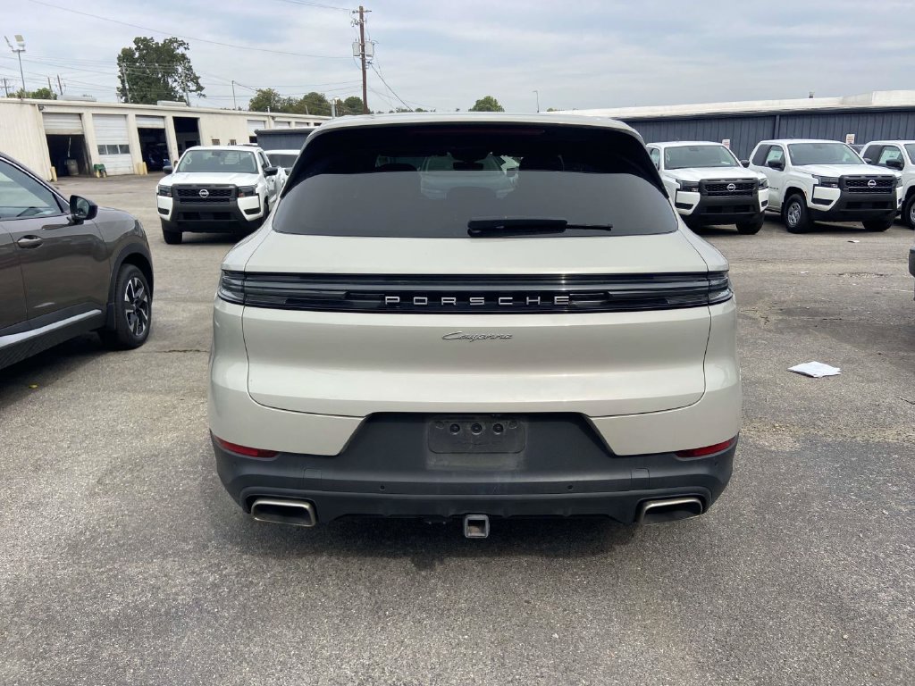 Used 2024 Porsche Cayenne AWD/4WD image 4