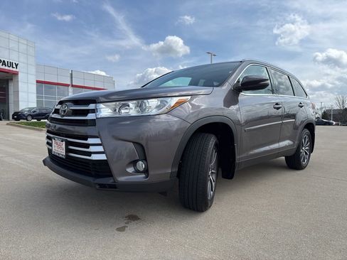 Used 2019 Toyota Highlander XLE image 6