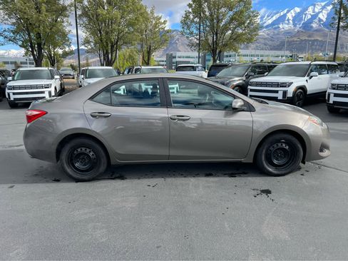 Used 2017 Toyota Corolla LE image 6
