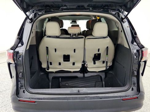 Used 2023 Toyota Sienna LE FWD image 19