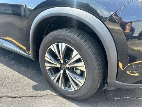 Used 2023 Nissan Rogue SV FWD image 3