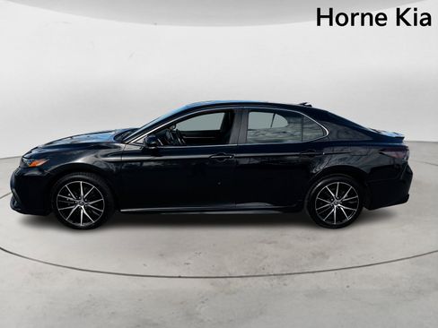 Used 2022 Toyota Camry SE image 6
