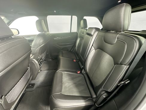 Used 2023 Jeep Grand Cherokee Altitude RWD image 23