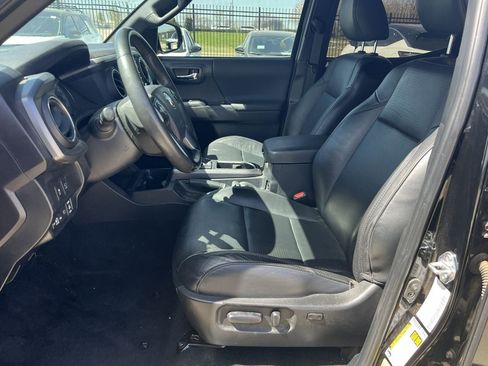 Used 2023 Toyota Tacoma TRD Sport w/ TRD Premium Sport Package image 13