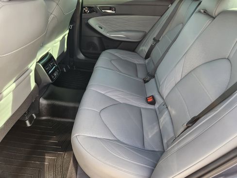 Used 2021 Toyota Avalon Limited image 32