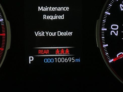 Used 2021 Toyota RAV4 XLE image 32