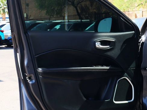Used 2019 Jeep Compass Latitude FWD image 36