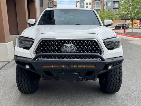 Used 2018 Toyota Tacoma TRD Off-Road w/ Technology Package image 10