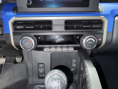 Used 2025 Toyota Tacoma TRD Off-Road AWD/4WD image 21