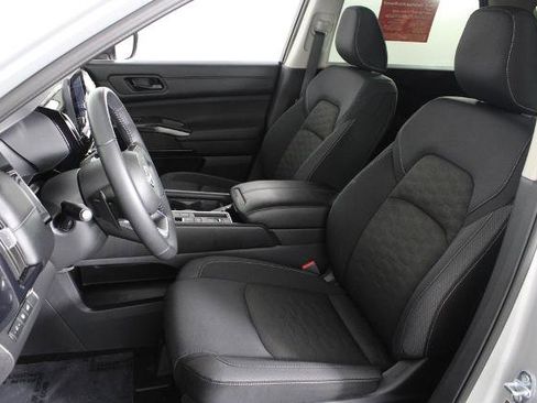 Certified 2025 Nissan Pathfinder SV FWD image 21