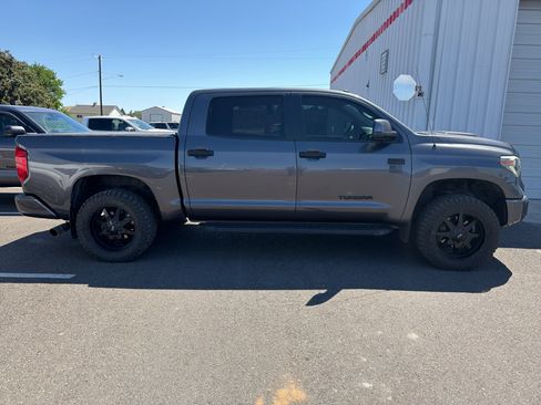 Used 2018 Toyota Tundra SR5 AWD/4WD image 4
