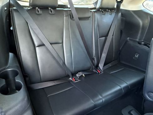 Used 2020 Toyota Highlander XLE AWD/4WD image 16