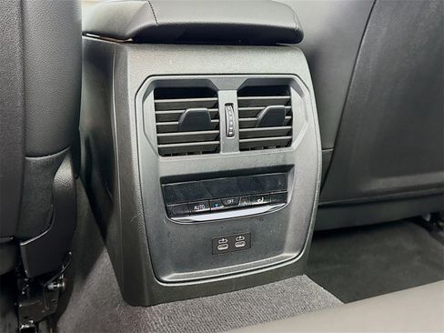 Used 2025 BMW 330i Sedan w/ Premium Package image 26