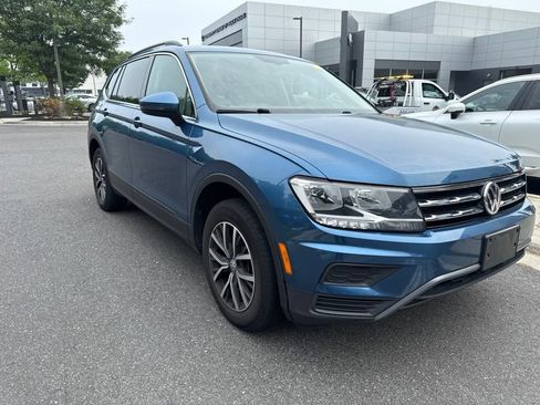 Used 2019 Volkswagen Tiguan SE AWD/4WD image 1