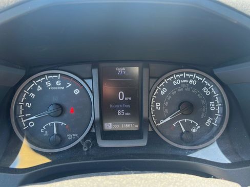 Used 2017 Toyota Tacoma TRD Off-Road AWD/4WD image 23
