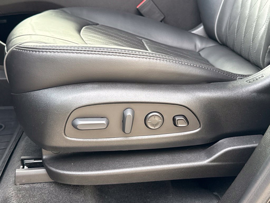Used 2022 Buick Enclave Avenir w/ Avenir Technology Package AWD/4WD image 21
