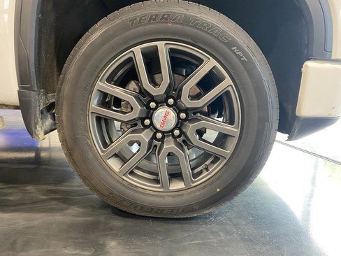 Used 2021 GMC Sierra 1500 AT4 w/ AT4 Value Package AWD/4WD image 9