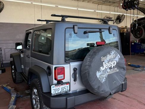 Used 2016 Jeep Wrangler Rubicon w/ Power Convenience Group AWD/4WD image 3