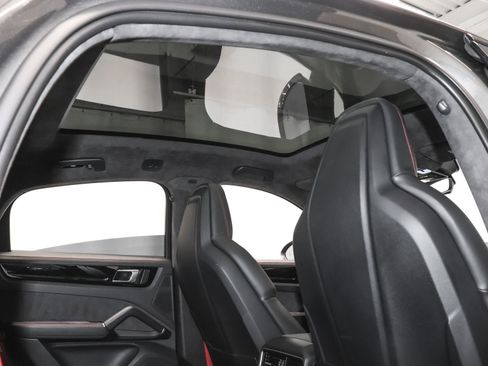 Used 2023 Porsche Cayenne GTS w/ Premium Package image 28