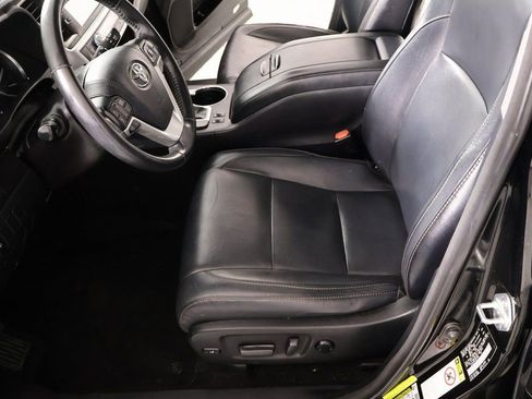 Used 2018 Toyota Highlander XLE image 11