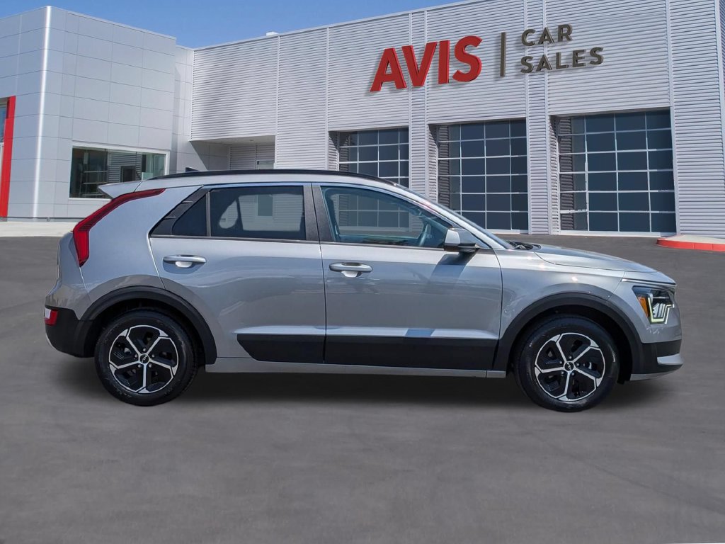 Used 2025 Kia Niro LX FWD image 5