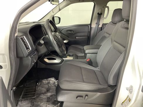 Used 2024 Nissan Frontier SV w/ SV Convenience Package image 16