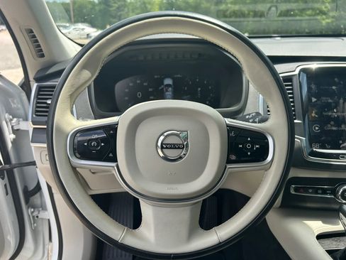 Used 2020 Volvo XC90 T5 Momentum w/ Protection Package Premier FWD image 14