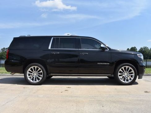 Used 2019 Chevrolet Suburban Premier w/ Premier Plus Edition AWD/4WD image 3