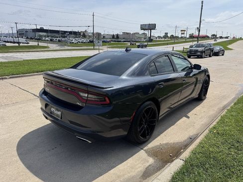 Used 2017 Dodge Charger R/T RWD image 5