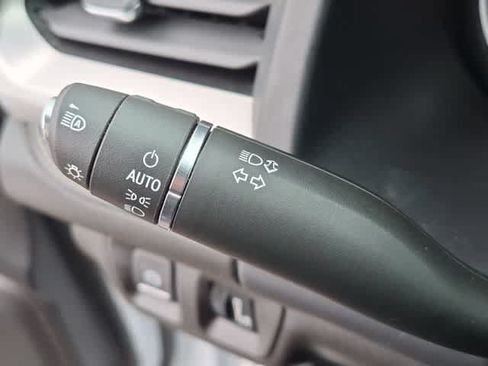 Used 2023 GMC Acadia SLE FWD image 28