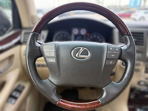 Used 2011 Lexus LX 570 4WD w/ Luxury Pkg image 16
