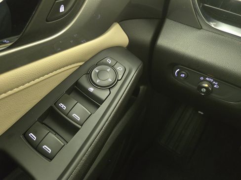 Certified 2023 Chevrolet Traverse LT image 30