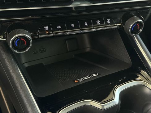 Certified 2024 Chevrolet Traverse Z71 image 20