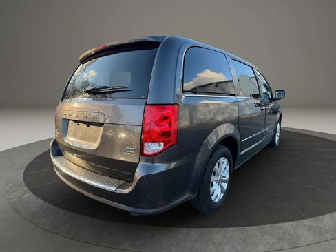 Used 2019 Dodge Grand Caravan SXT image 5