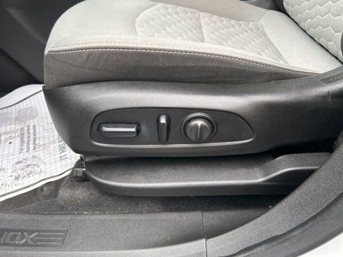 Used 2020 Chevrolet Equinox LS w/ LS Convenience Package image 14