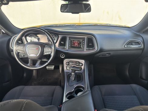 Used 2017 Dodge Challenger SXT RWD image 14