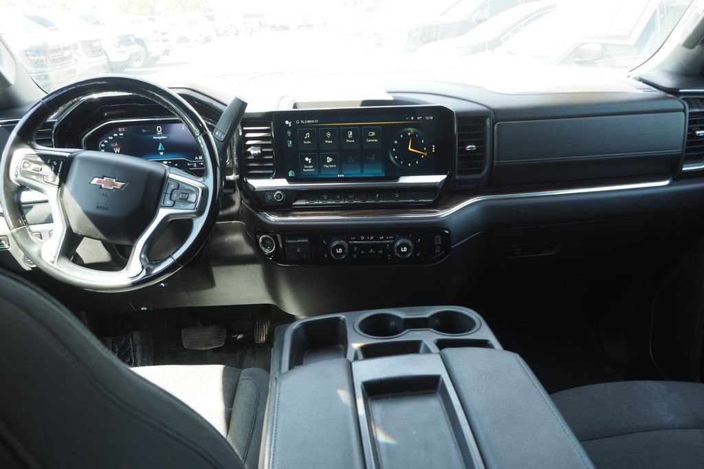 Used 2024 Chevrolet Silverado 2500 LT AWD/4WD image 16