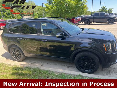 Used 2022 Kia Telluride SX w/ SX Prestige Package AWD/4WD image 3