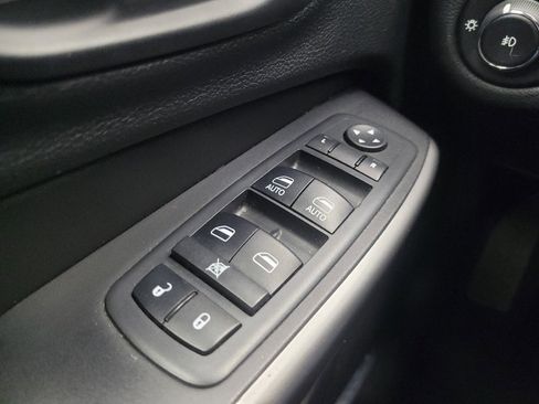 Used 2019 Jeep Cherokee High Altitude AWD/4WD image 27