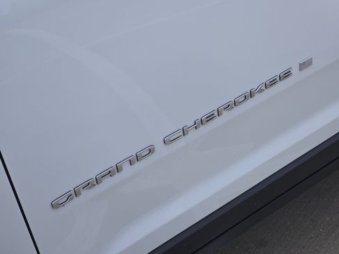 New 2026 Jeep Grand Cherokee Laredo RWD image 7