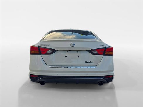 Used 2022 Nissan Altima 2.0 SR image 4