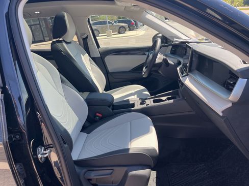 New 2026 Volkswagen Tiguan SE image 30