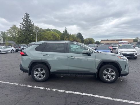 Used 2022 Toyota RAV4 XLE AWD/4WD image 4