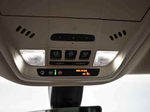 Used 2023 Buick Enclave Avenir w/ Avenir Technology Package FWD image 17