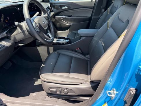 Used 2025 Chevrolet Trax ACTIV w/ Driver Confidence Package FWD image 8