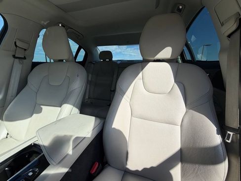 Used 2019 Volvo S60 T5 Momentum w/ Premium Package FWD image 12