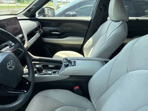 Used 2024 Toyota Grand Highlander AWD Hybrid image 4